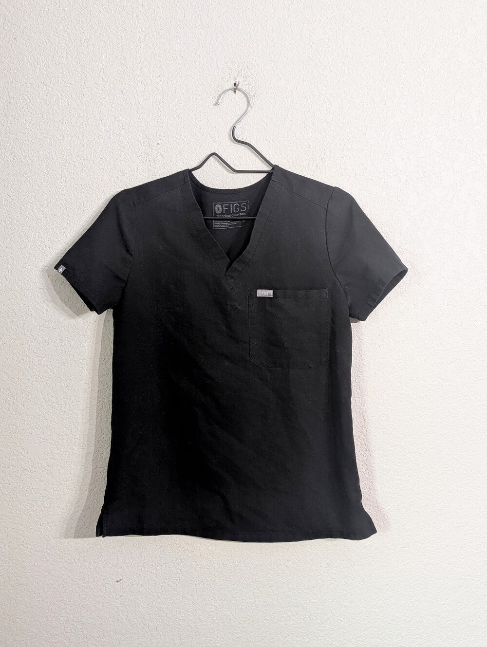 FIGS Woman Black Scrubs Top Size XS Medical Hospital Nurse Therapist Doctor
